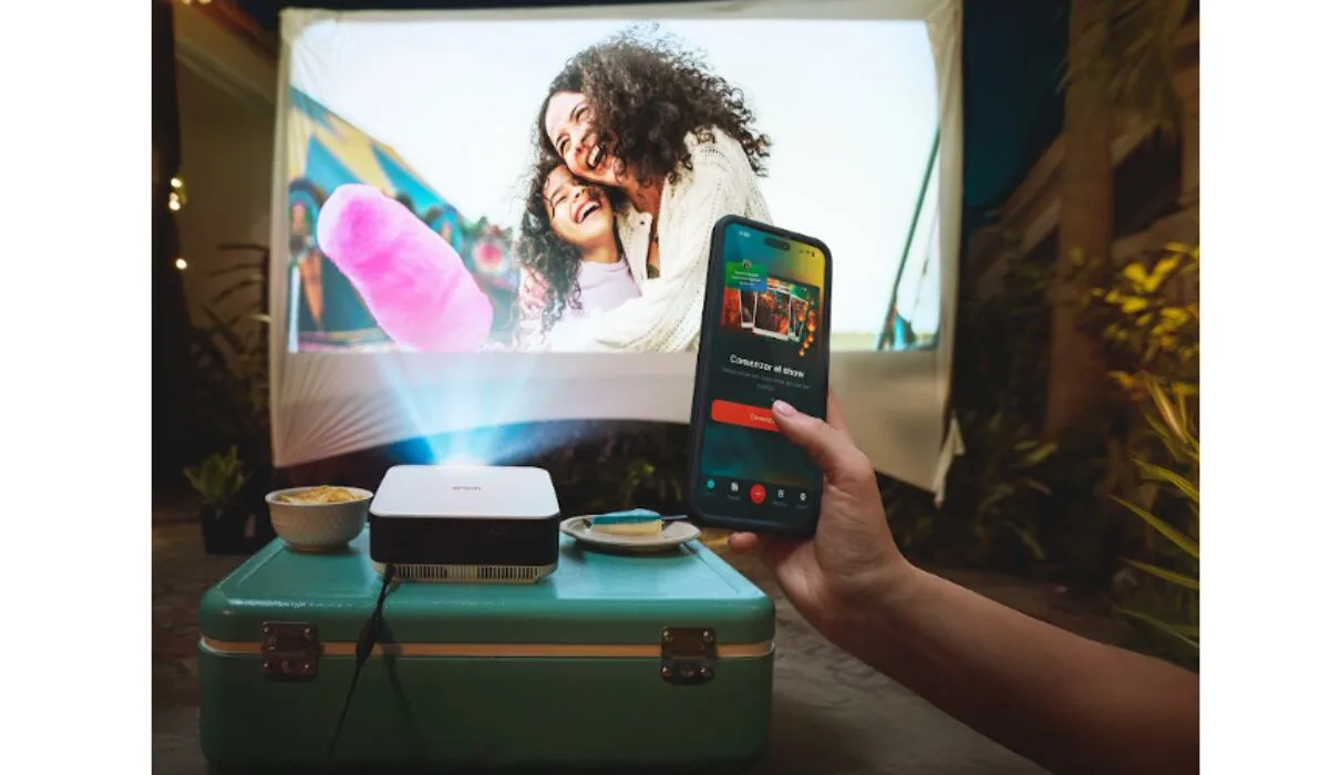 Qué tan buena idea es tener un proyector en casa: mi experiencia entre películas, karaoke y videojuegos