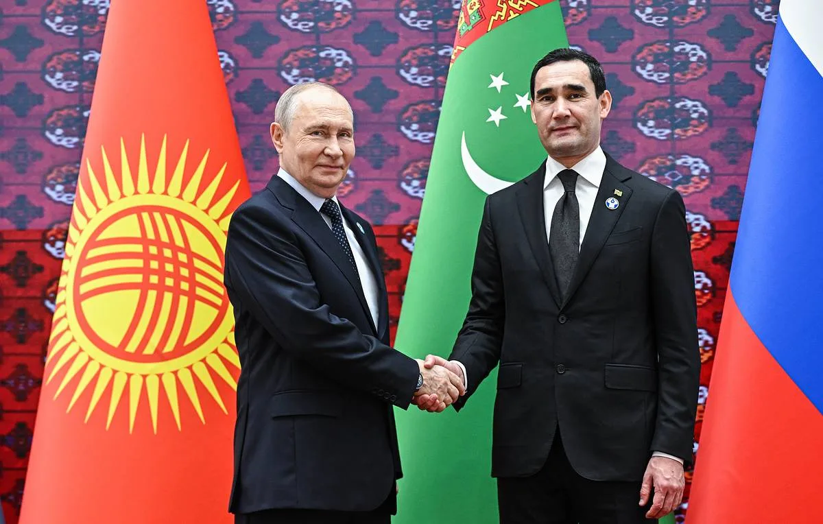 Putin arrives at CIS summit site in Turkmenistan