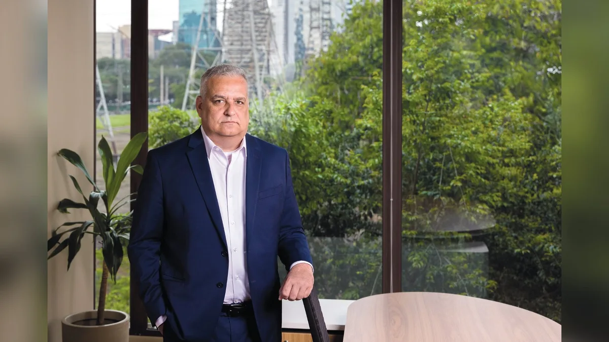 Candidato a vice de Flávio Bolsonaro aciona Justiça contra Manuela D’Ávila