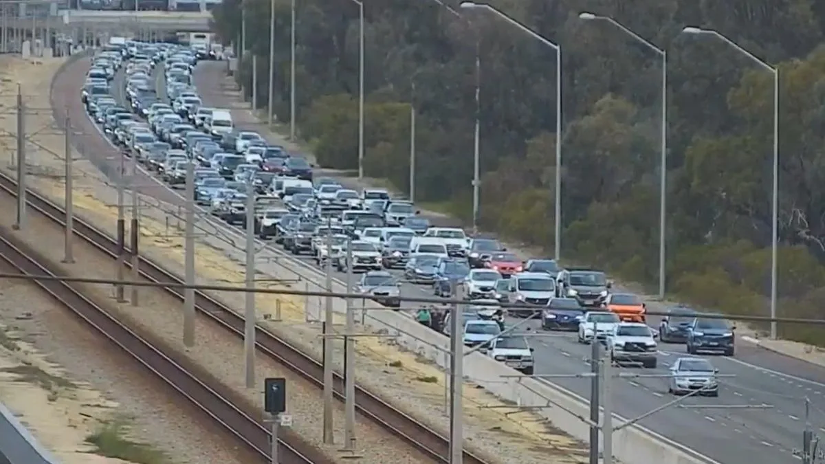 Mitchell Freeway crash: Traffic halted to a standstill over nightmare crash in peak hour