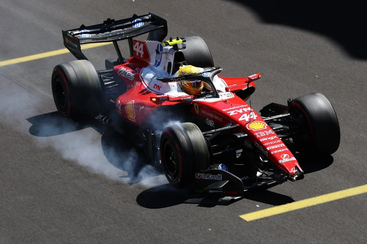 VÍDEO F1: Hamilton bate no TL3 do GP da Espanha, discute com a Ferrari e 'arrasta' carro