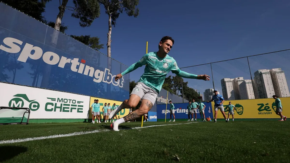 Khellven treina integralmente e deve reforçar o Palmeiras contra o Cerro na Libertadores