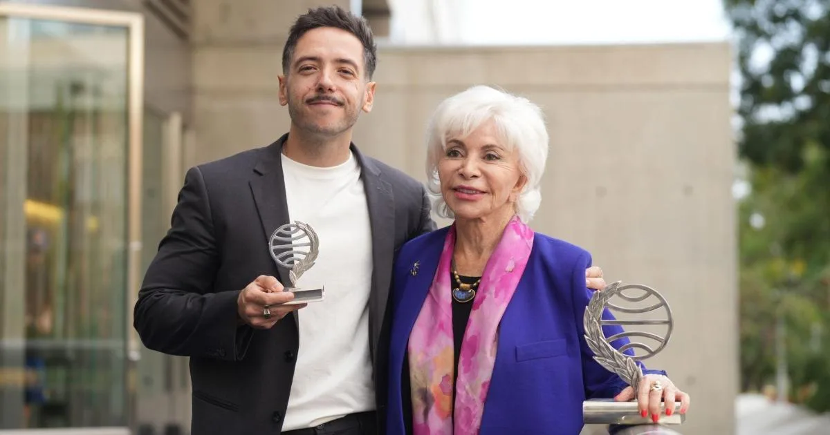 Isabel Allende y Sergio Hernández, dos escritores separados por un océano y varias décadas, unidos por el temor al totalitarismo