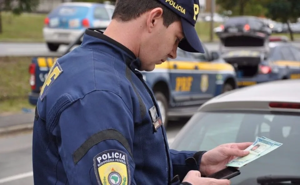 Donos de veículos e locadoras podem ser protegidos após nova lei que altera multas de trânsito; veja o que muda