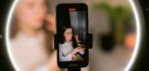 Influencer über Job-Alltag: Dickpics, psychische Belastung und falsche Freunde