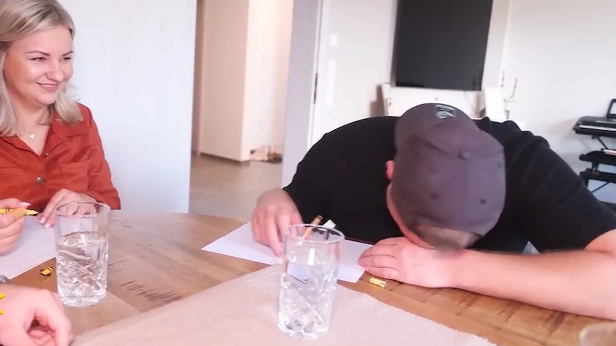 Wenn Arne sich freut oder lacht, fällt er in Sekundenschlaf