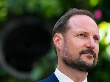 Norway's crown prince becomes King Haakon VIII after his father's death