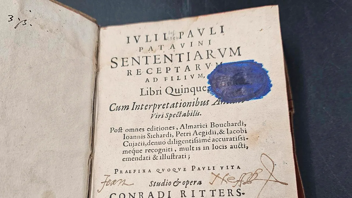 »Pauli Sententiae« von 1594: Über 400 Jahre altes Buch wird im Sozialkaufhaus wiedergefunden