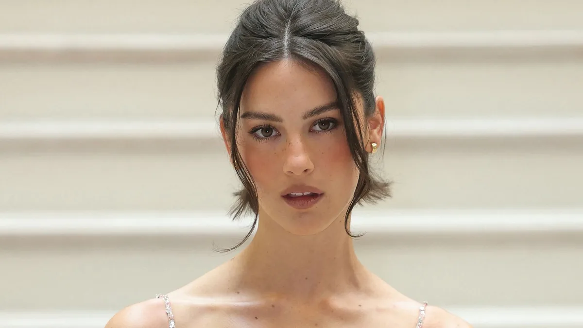 Gracie Abrams suma un nuevo hito en la industria 'beauty': "Tiene una personalidad auténtica y una elegancia instintiva"