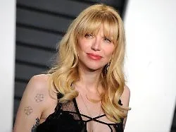 "Mein Körper ist explodiert": Courtney Love enthüllt lebensbedrohliche Erkrankung