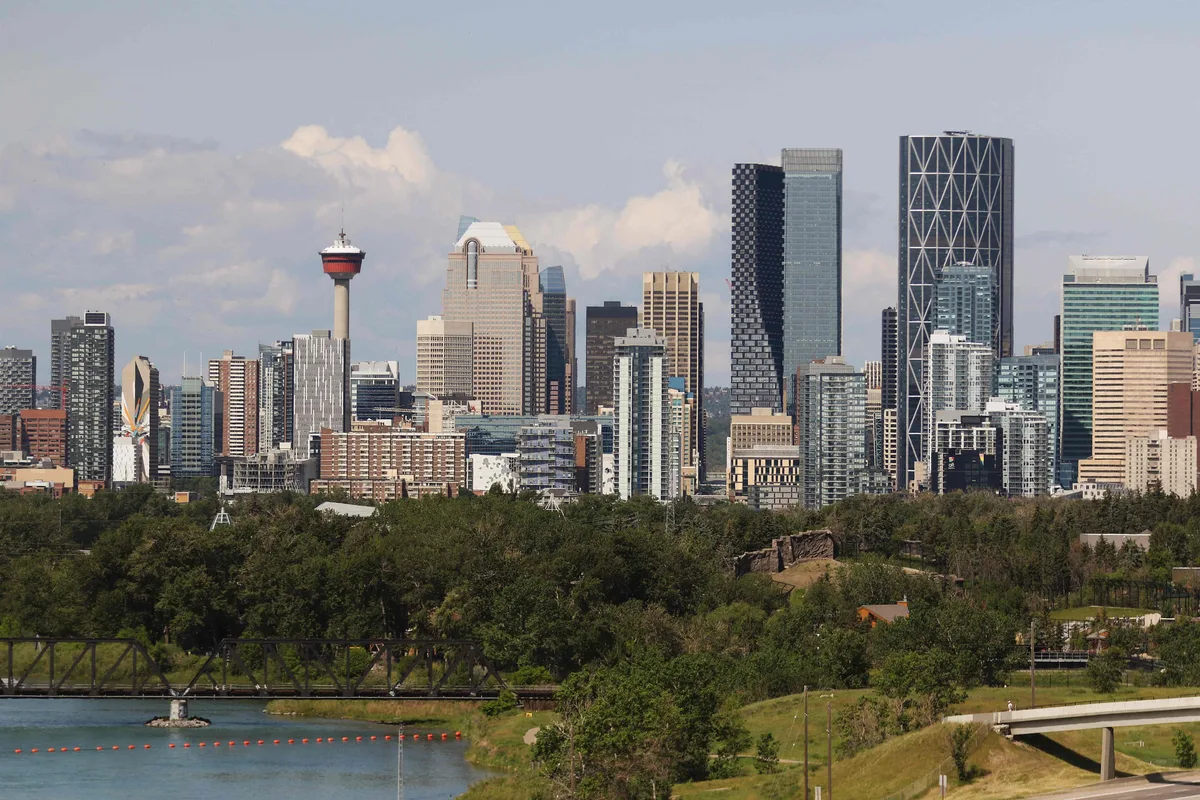 Miles de personas buscan la expulsión del embajador norteamericano de Canadá acusado de interferir en la política local