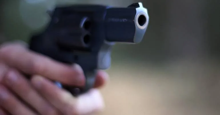 Vizela. Jovem acidentalmente baleado na cabeça em café