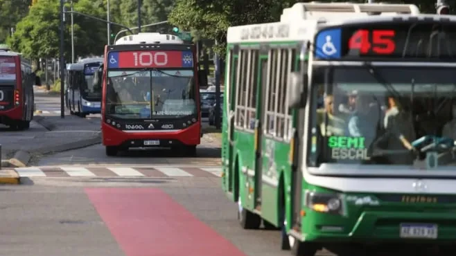 Alerta por los colectivos: 104 líneas circularían con menos frecuencia desde el lunes, ¿cuáles son?