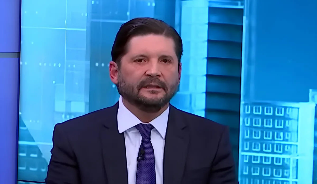 Crusoé: Candidato de Eduardo embola disputa ao Senado em SP, aponta Realtime