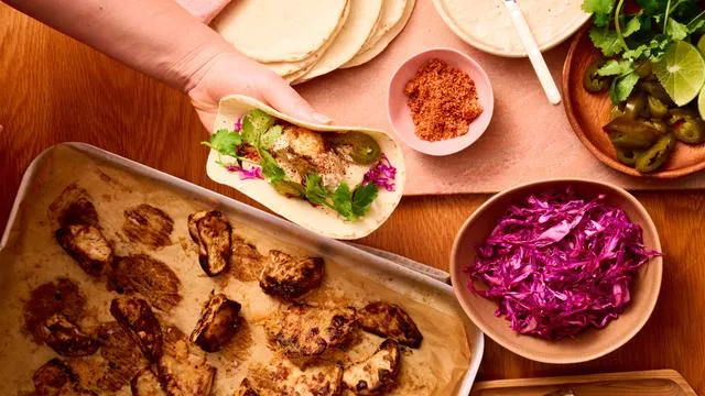 Tacos mit geröstetem Sellerie und Jalapeño-Soße: Zeit, Ihre Tacos winterfest zu machen