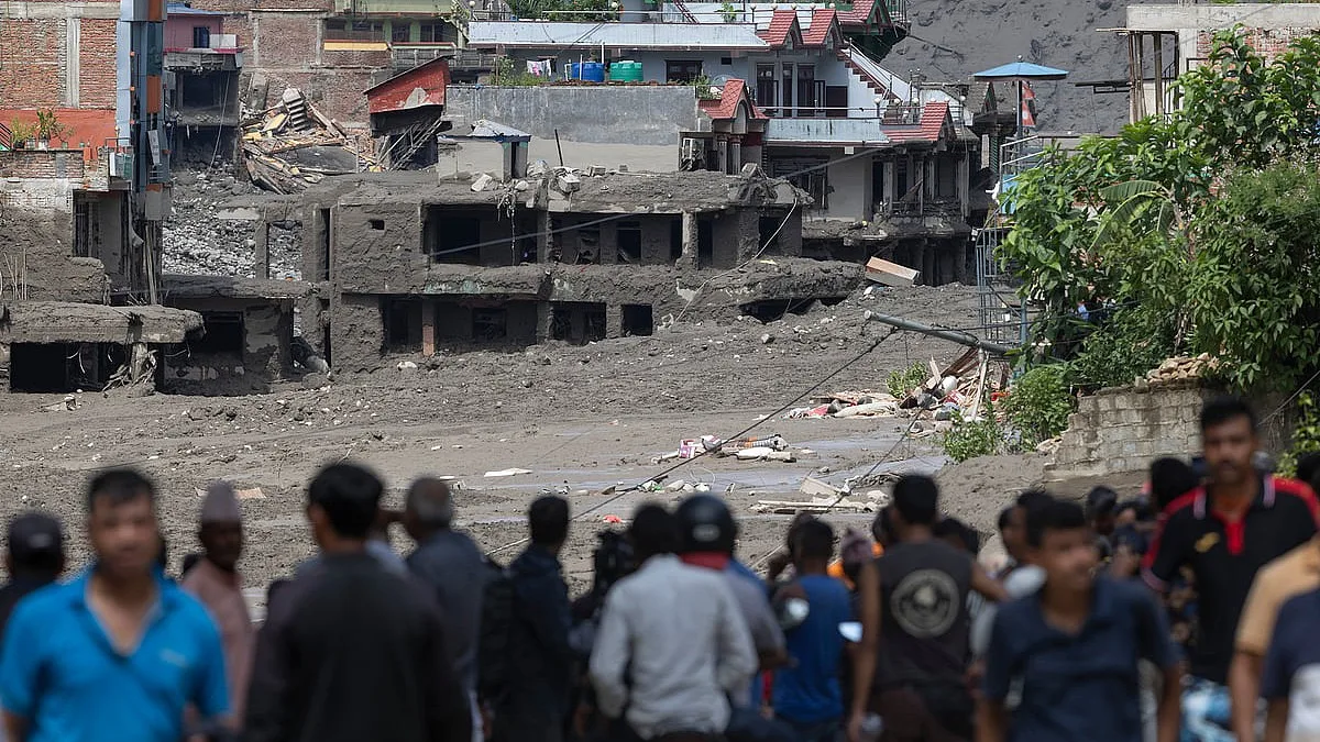 Mortos nas cheias entre o Nepal e o Tibete sobem para mais de 300. O que se sabe sobre a tragédia