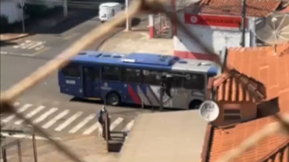 Homem é atropelado por ônibus em rua de Sumaré