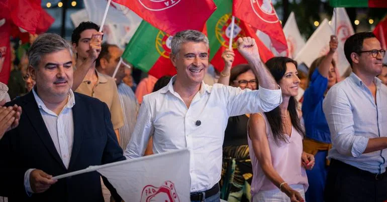 PS lidera nova sondagem com Chega à perna e AD em terceiro