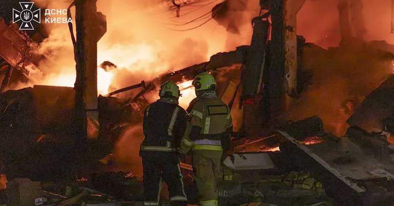Ataque russo a Kiev causa 12 mortos e 32 feridos