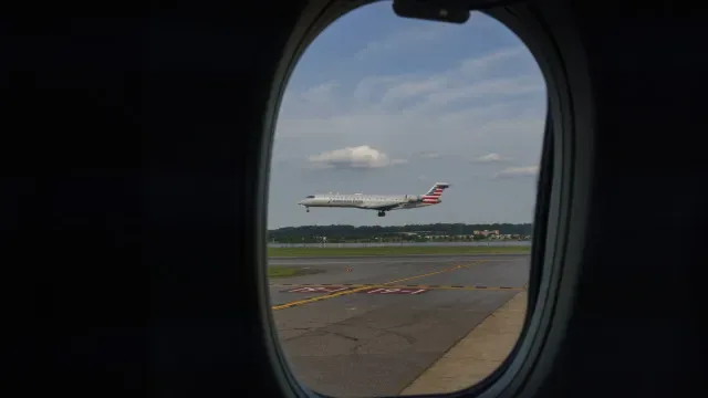 Controlador aéreo evita colisão entre 2 aviões nos EUA: "Podia ter sido…"