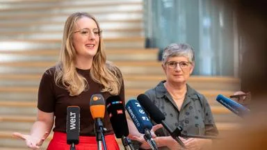 Merz kritisiert Bas' Arbeit, Grüne finden das "unmöglich"