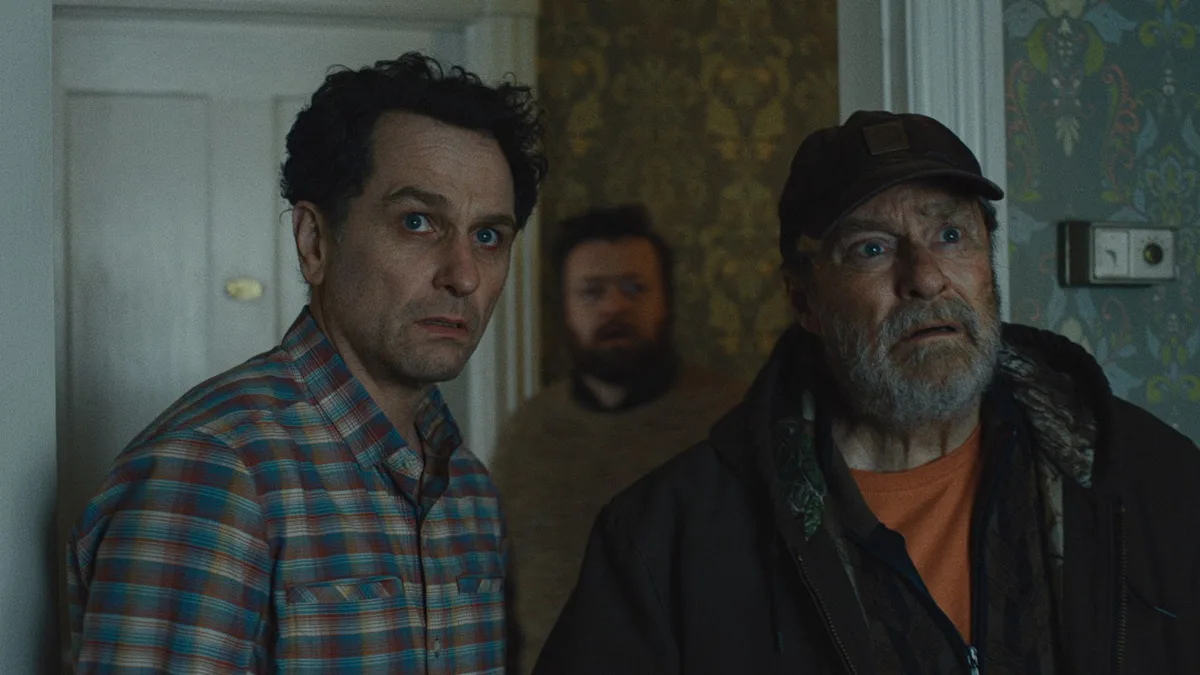 "Widow's Bay" e "The Pitt" partem com favoritismo: cerimónia dos Emmys é esta noite