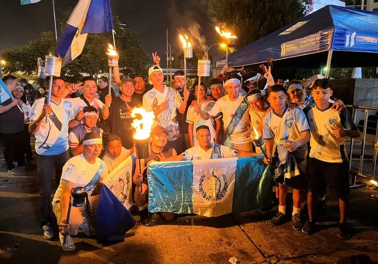 Antorchas de Independencia de Guatemala, bajo nuevas reglas: supervisión docente, botiquín, transporte seguro y prohibición de bolsas con agua