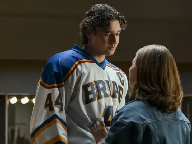 Off Campus: Belmont Cameli abre o jogo sobre relação com Ella Bright após rumores de briga nos bastidores Off Campus: Belmont Cameli abre o jogo sobre relação com Ella Bright após rumores de briga nos bastidores (Getty; Reprodução/Prime Video)
