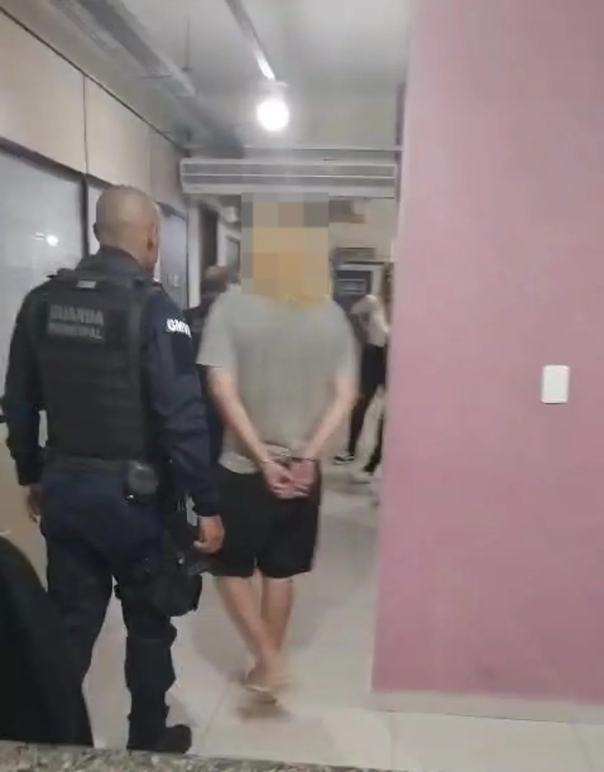 Homem é preso em flagrante por descumprir medida protetiva em Volta Redonda