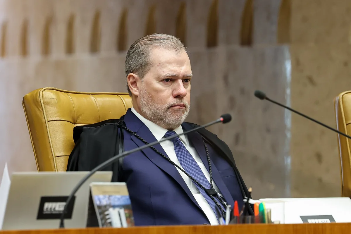 Toffoli se declara impedido de julgar caso que envolve Moraes e Master