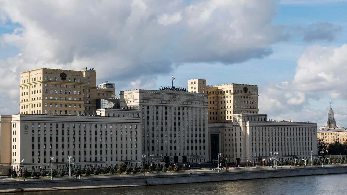 Moscovo admite diálogo de paz “completamente parado” e testa míssil intercontinental