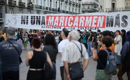 Rinden homenaje en el metro de Madrid a Maricarmen Abascal tras desahucio de su hogar; continúa crisis de vivienda en España