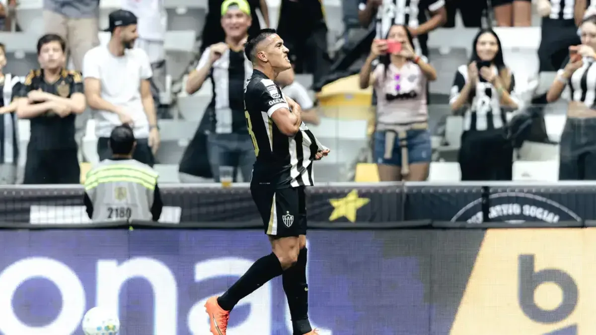 Atlético-MG vence o Grêmio com facilidade e aproxima o tricolor do Z4
