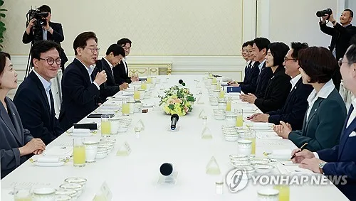 李대통령 "당정청 공동운명체"…김민석 "여당답게 일하겠다"(종합)