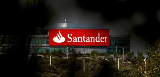 El Santander gana la batalla histórica contra AXA por el pago de 800 millones en Reino Unido