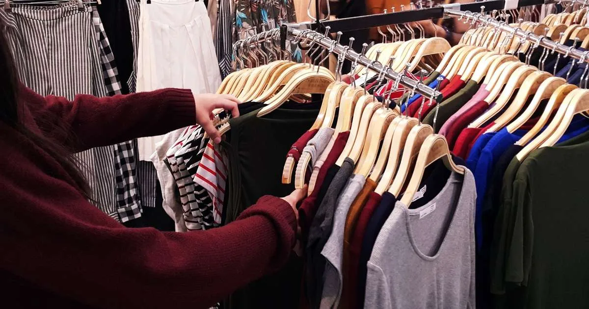 Como as roupas que usamos impactam o meio ambiente