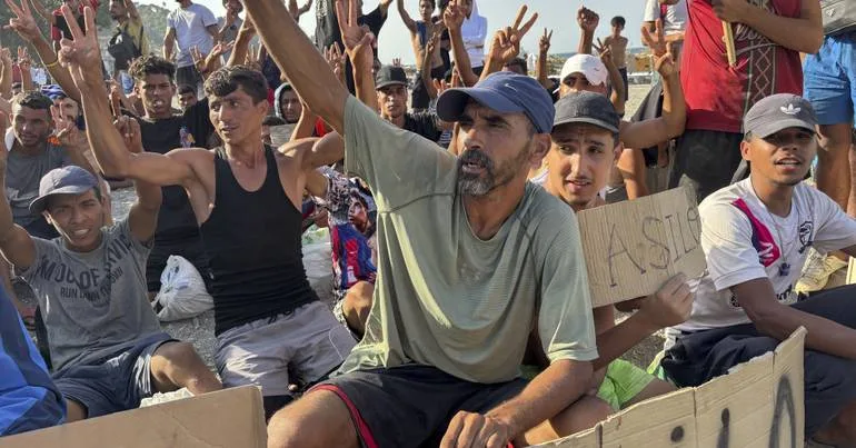 Mais de 100 migrantes em Ceuta em greve de fome