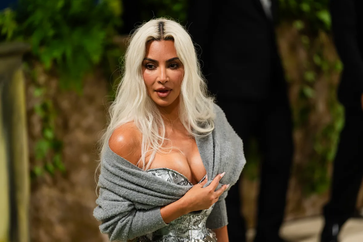 Kim Kardashian recebe diagnóstico de doença que matou seu pai