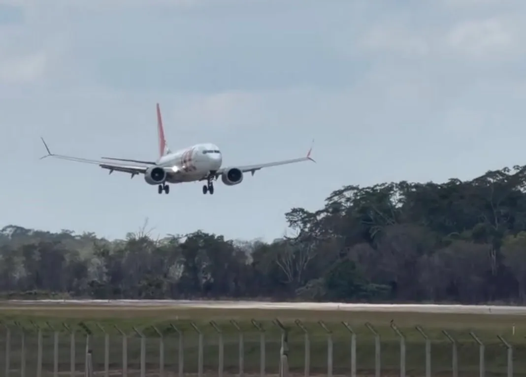 Piloto acreano pilota Boeing 737 MAX 8 e pousa pela 1ª vez na cidade natal