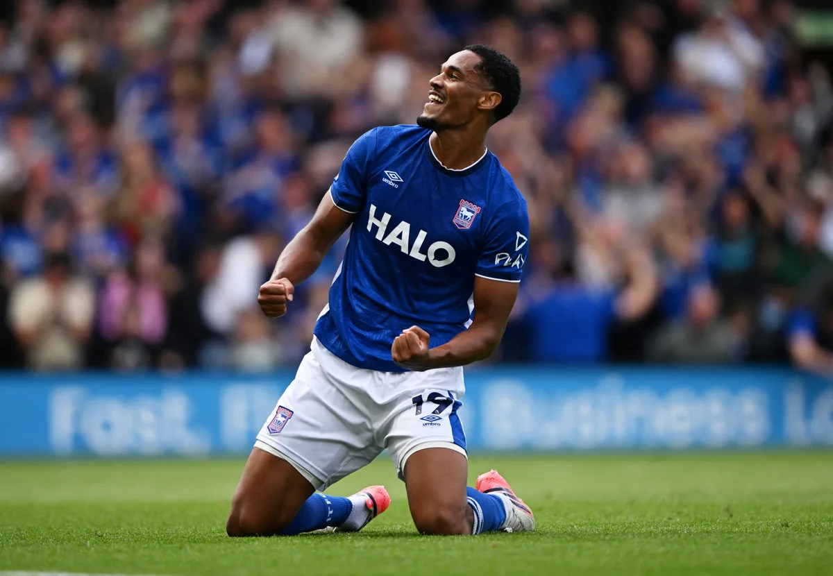 Brasileiro Emersonn estreia na Premier League com gol e vitória do Ipswich Town
