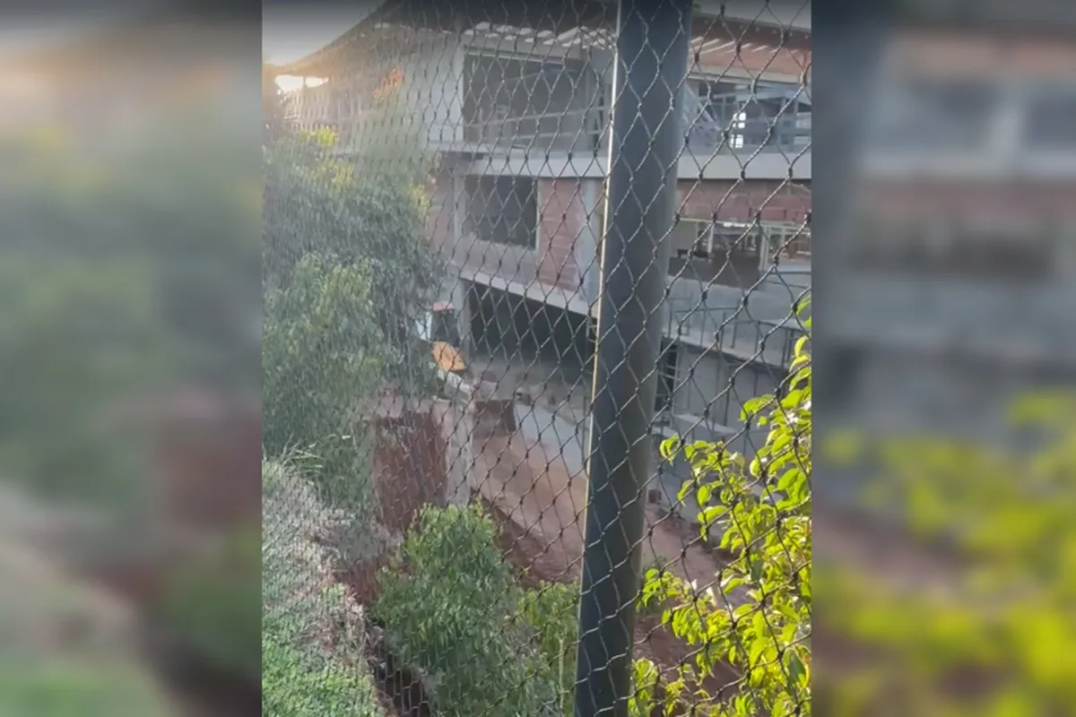 Obra "faraônica" invadiu 800 metros quadrados de área pública no Lago Sul