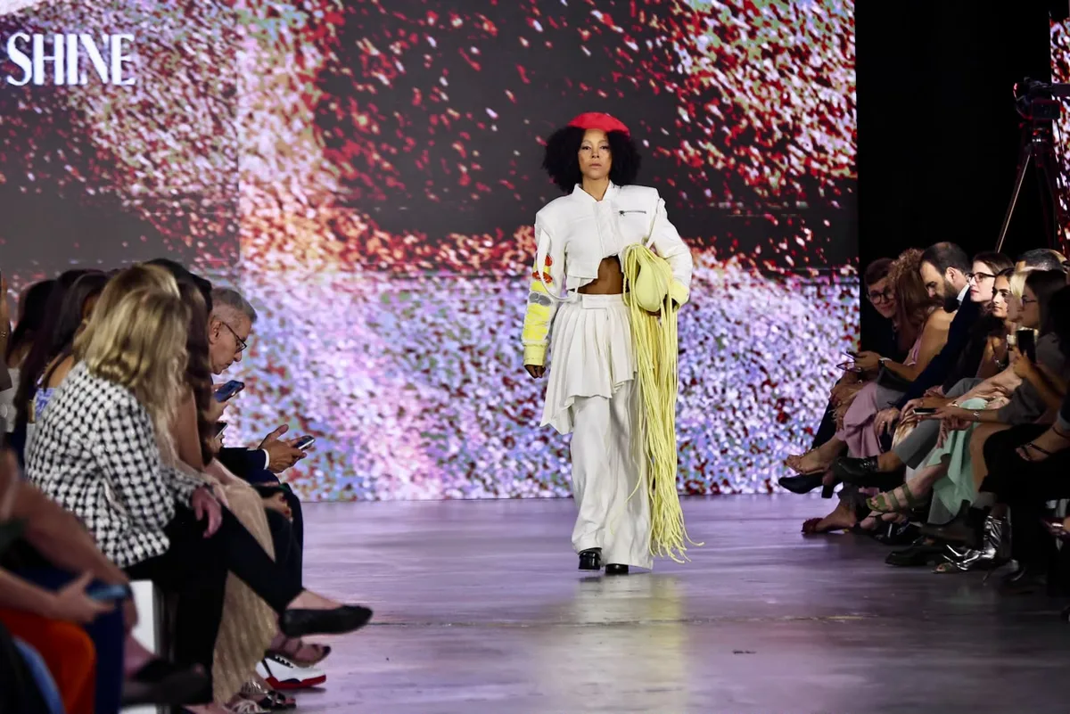 Metrópoles Catwalk encerra 3ª edição com Negra Li na passarela