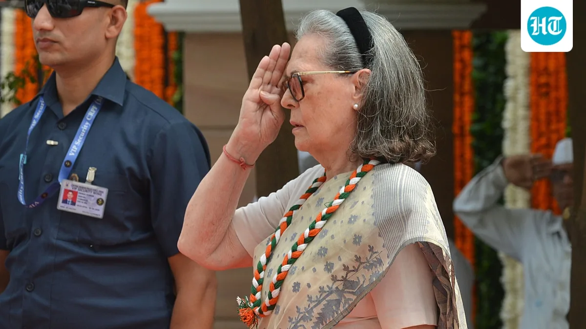 Hindu Sena chief files complaint against Sonia Gandhi over 'Vande Mataram' row