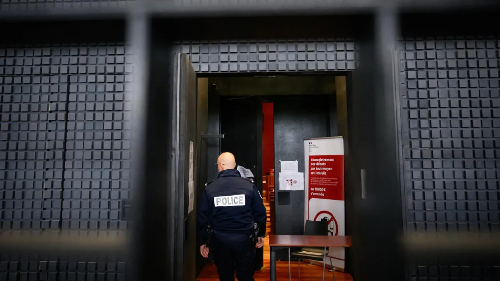 Policial de extrema direita é preso na França, suspeito de preparar ato terrorista