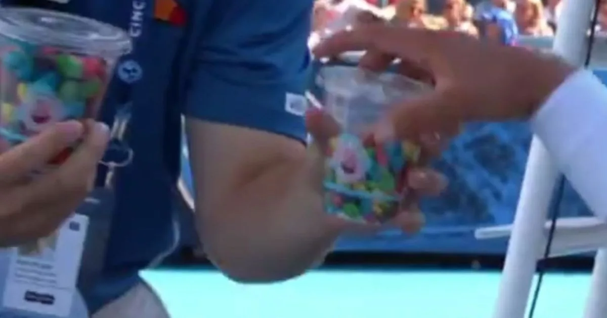 Tênis: Cobolli come M&M’s em quadra, vira jogo e vai à semi em Cincinnati