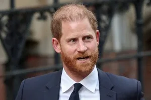 Harry e Elton John sofrem derrota na Justiça e podem pagar milhões ao Daily Mail