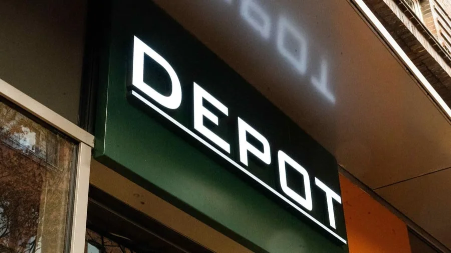 Einzelhandel: Depot-Betreiberin kündigt alle Verträge – Marke soll bleiben