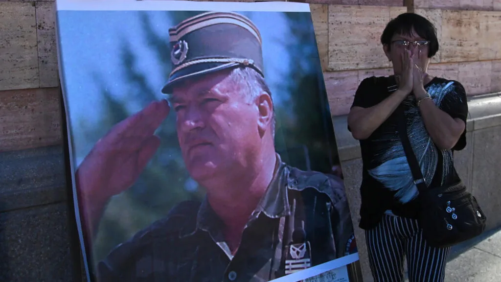 Serbie : des obsèques avec "honneurs militaires et d'État" pour le criminel de guerre Ratko Mladic