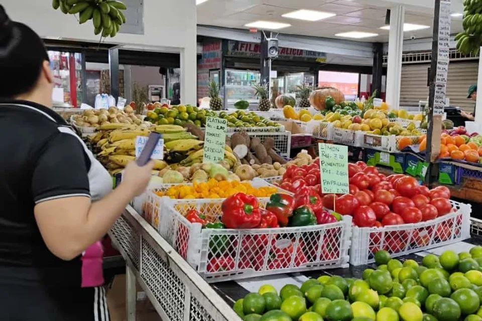 Cedice estima inflación de 13,5% en julio y calcula cesta básica en $885