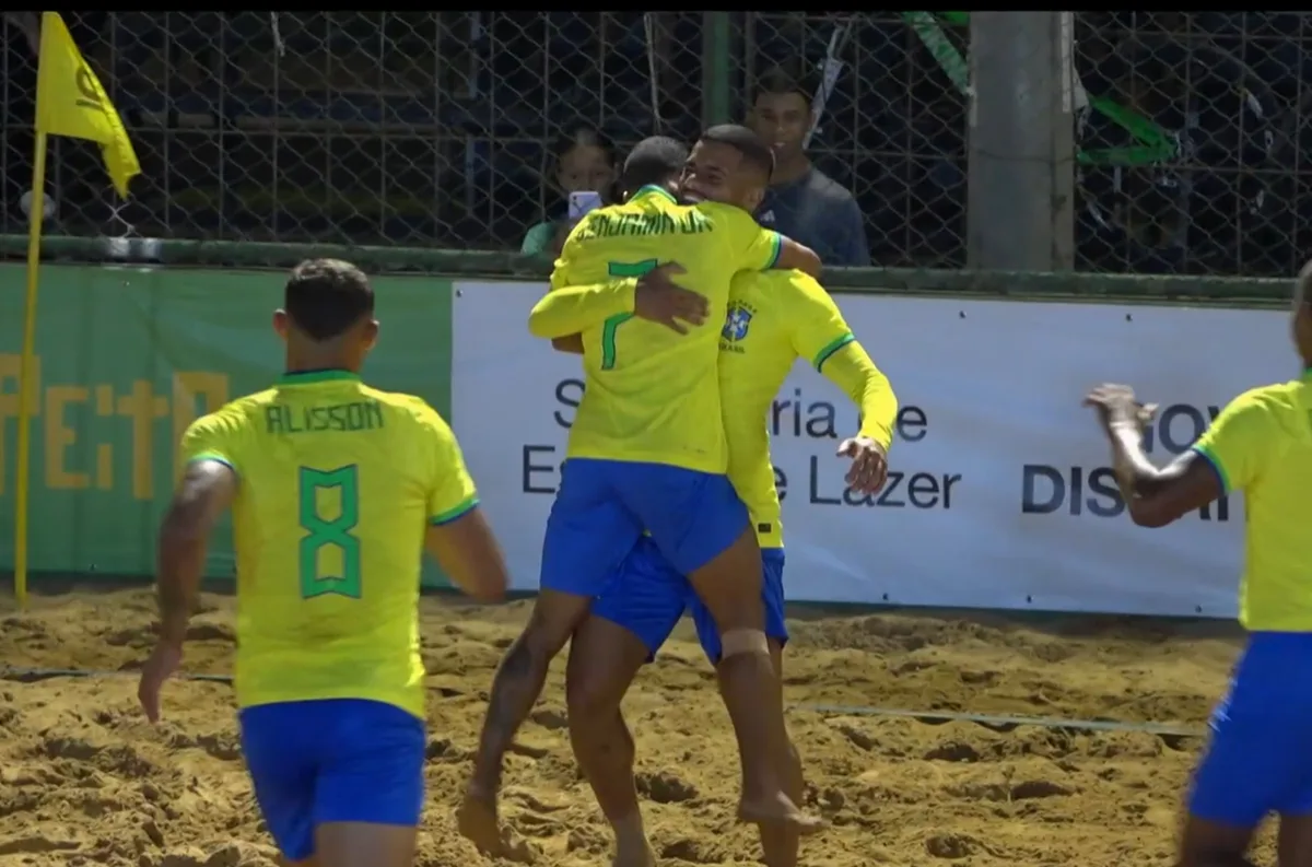 Brasil sofre, mas vence Peru com gol de bicicleta na estreia da Copa das Nações de futebol de areia